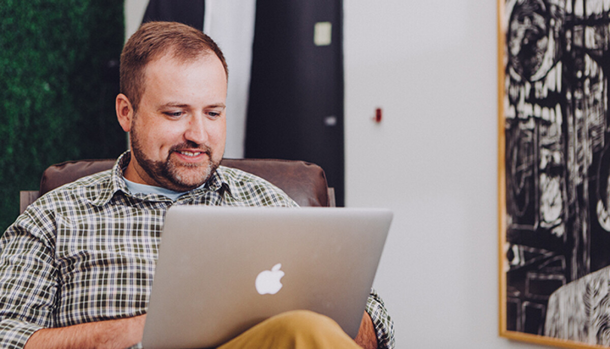 Man comparing top power deals on Power Compare on a laptop